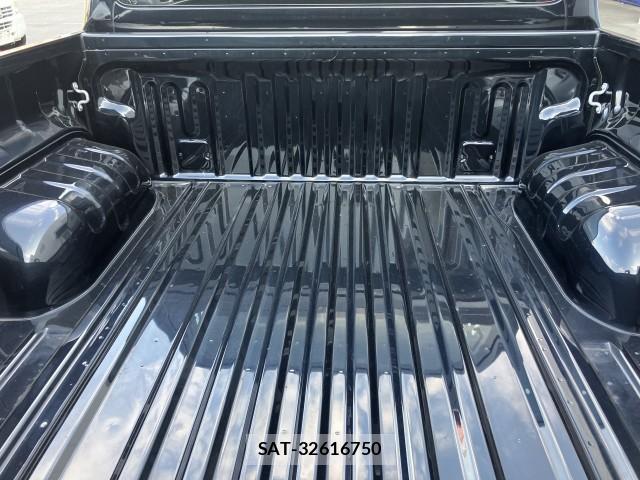 Toyota HILUX 2023-02 8276878-4