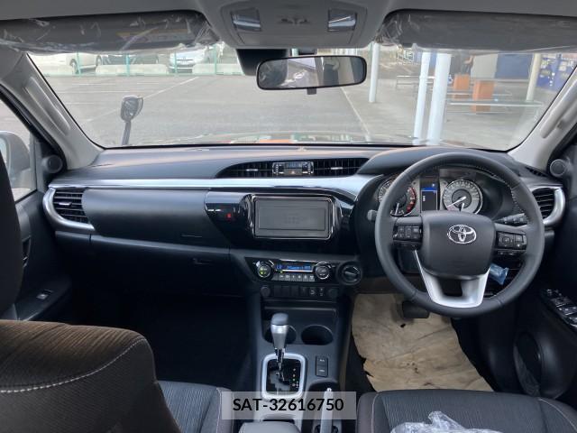 Toyota HILUX 2023-02 8276878-5
