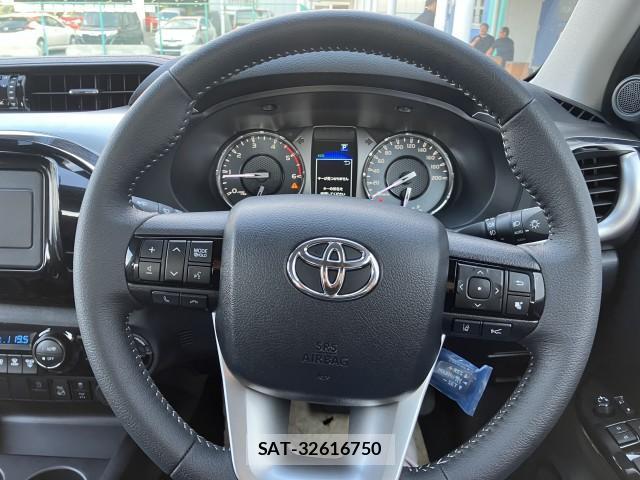 Toyota HILUX 2023-02 8276878-7