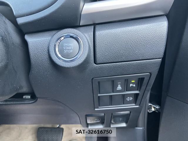 Toyota HILUX 2023-02 8276878-9