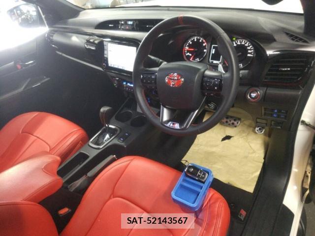 Toyota HILUX 2022-04 8277444-2