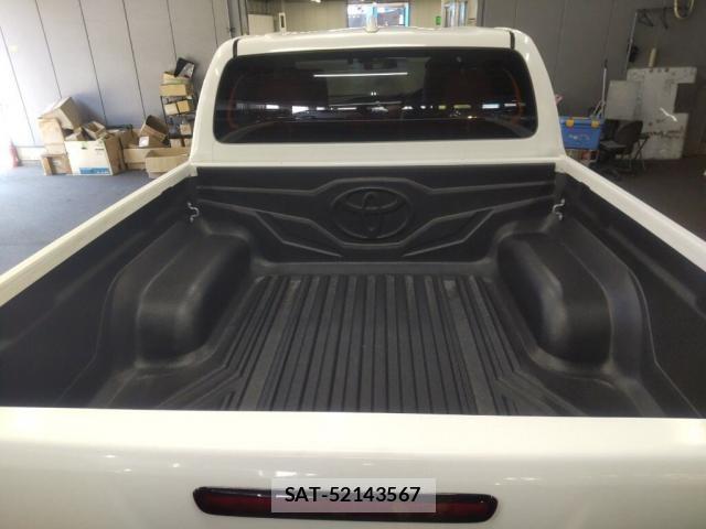 Toyota HILUX 2022-04 8277444-3