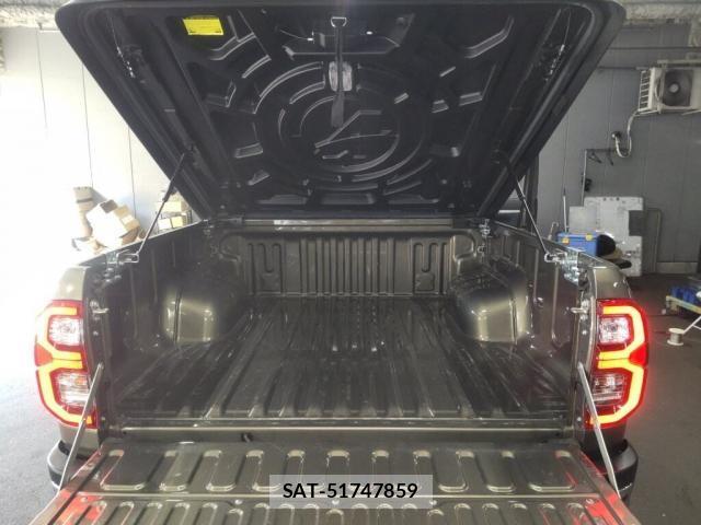 Toyota HILUX 2023-10 8277466-5