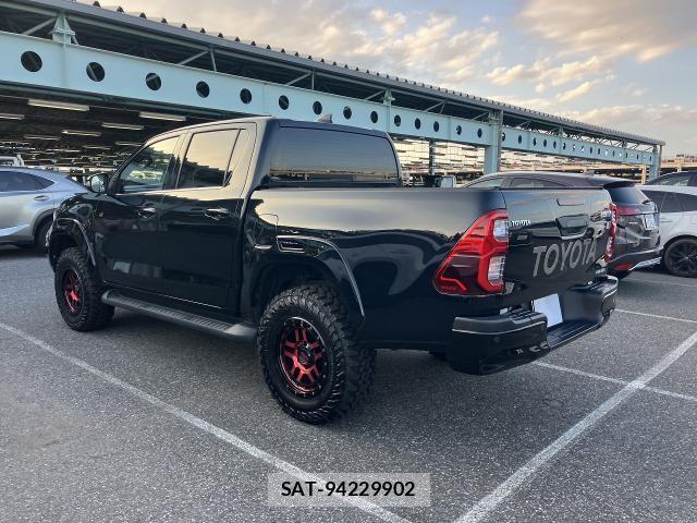 Toyota HILUX 2023-05 8278643-1