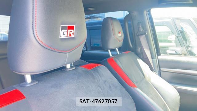 Toyota HILUX 2023-07 8279698-14