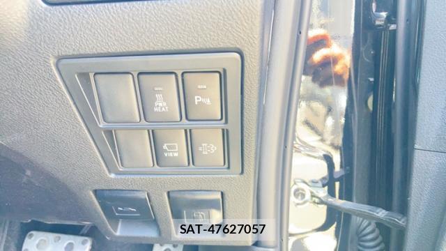 Toyota HILUX 2023-07 8279698-17