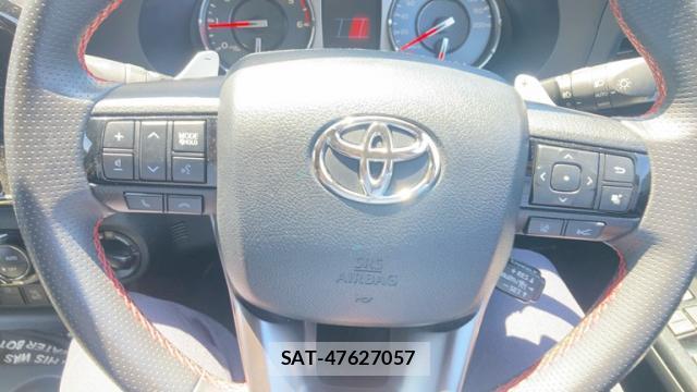 Toyota HILUX 2023-07 8279698-18