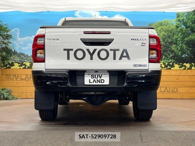 Toyota HILUX 2023-09 8279788-13