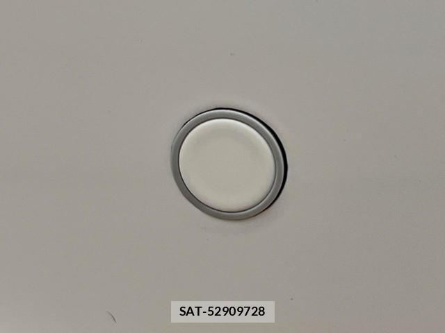 Toyota HILUX 2023-09 8279788-19