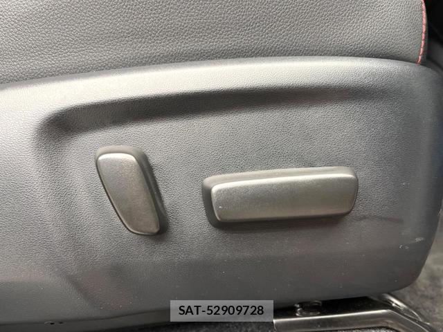 Toyota HILUX 2023-09 8279788-4