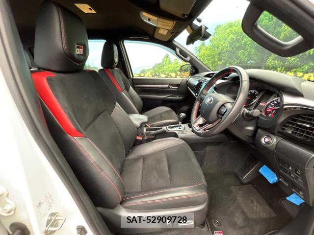 Toyota HILUX 2023-09 8279788-7