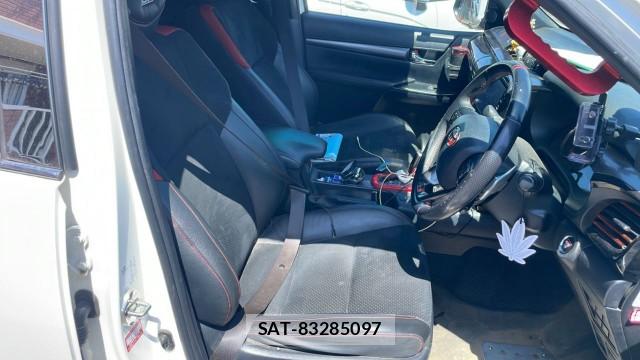 Toyota HILUX 2023-03 8280518-6