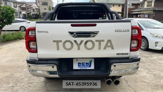 Toyota HILUX 2021-04 8281381-1