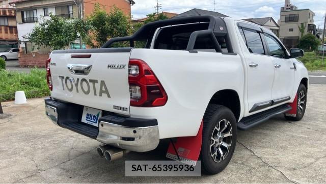 Toyota HILUX 2021-04 8281381-12
