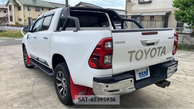 Toyota HILUX 2021-04 8281381-13