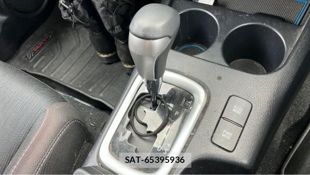 Toyota HILUX 2021-04 8281381-14
