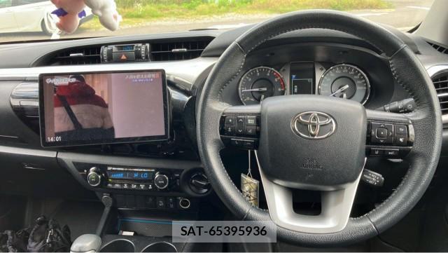 Toyota HILUX 2021-04 8281381-16