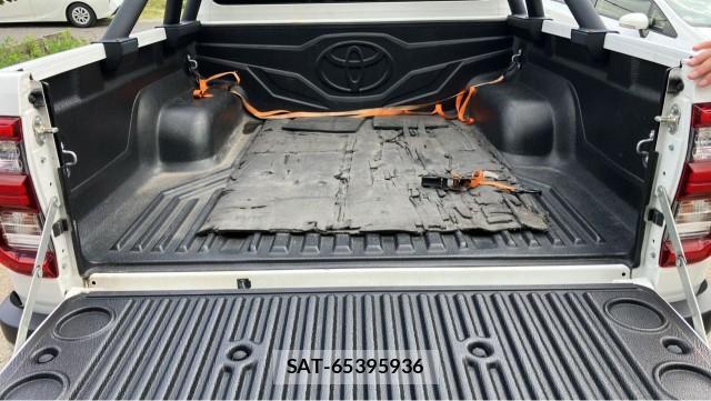 Toyota HILUX 2021-04 8281381-17