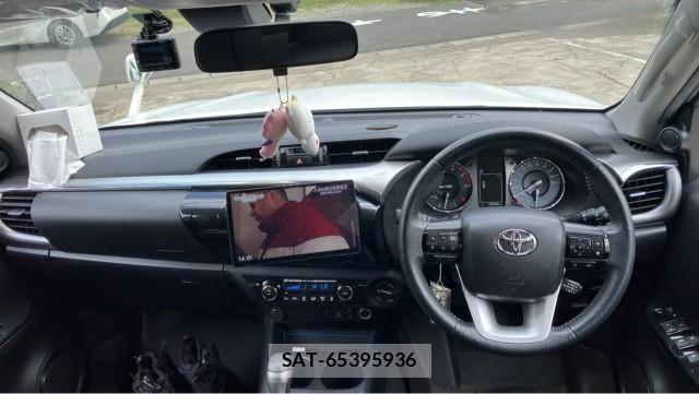 Toyota HILUX 2021-04 8281381-2