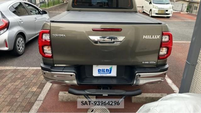 Toyota HILUX 2022-11 8281529-1