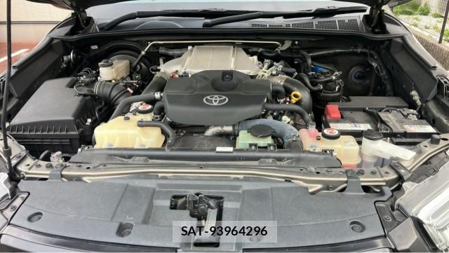 Toyota HILUX 2022-11 8281529-7