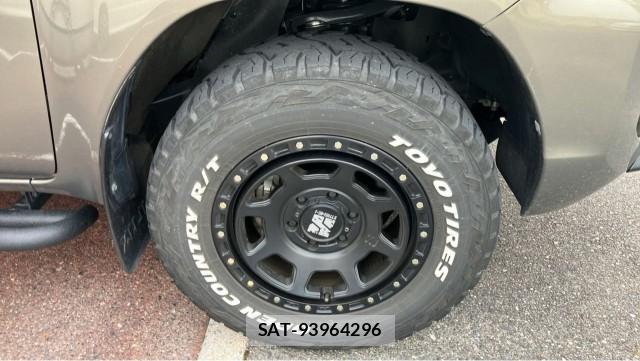 Toyota HILUX 2022-11 8281529-8