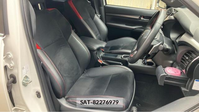 Toyota HILUX 2024-05 8282179-5