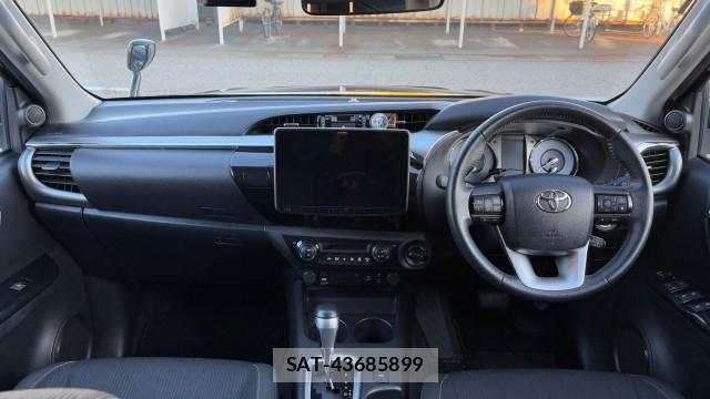 Toyota HILUX 2022-01 8282254-2