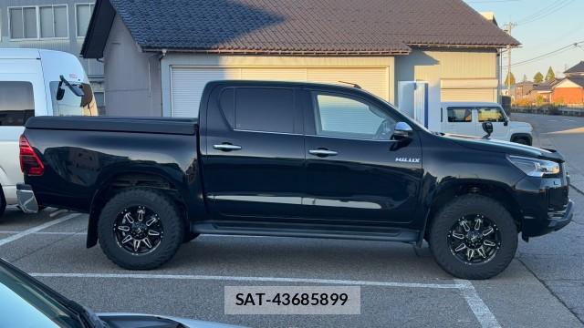 Toyota HILUX 2022-01 8282254-3