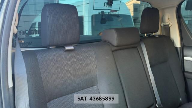 Toyota HILUX 2022-01 8282254-5