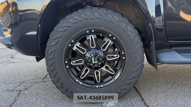 Toyota HILUX 2022-01 8282254-7