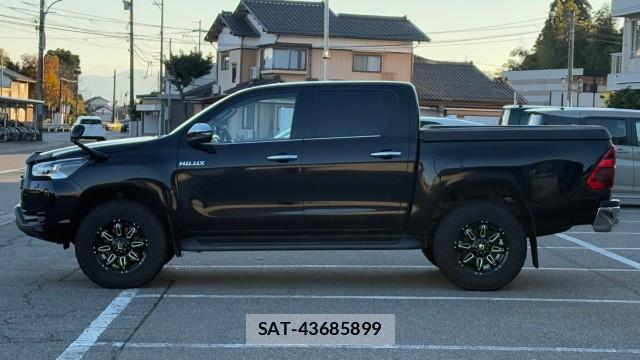 Toyota HILUX 2022-01 8282254-9