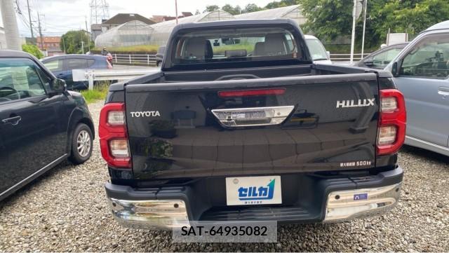 Toyota HILUX 2022-07 8282286-1