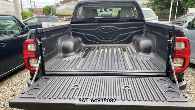 Toyota HILUX 2022-07 8282286-17