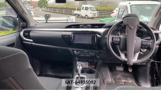 Toyota HILUX 2022-07 8282286-2