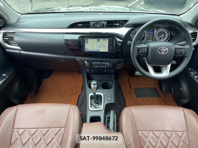 Toyota HILUX 2022-02 8282515-1