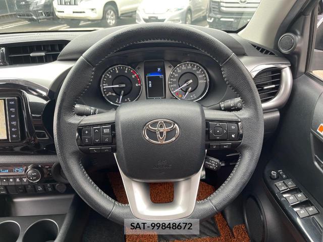 Toyota HILUX 2022-02 8282515-10