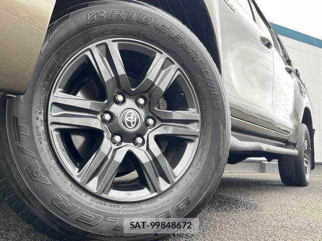 Toyota HILUX 2022-02 8282515-12