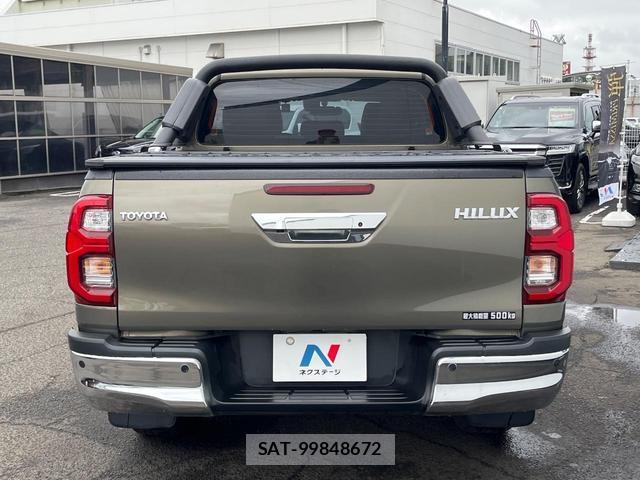 Toyota HILUX 2022-02 8282515-14