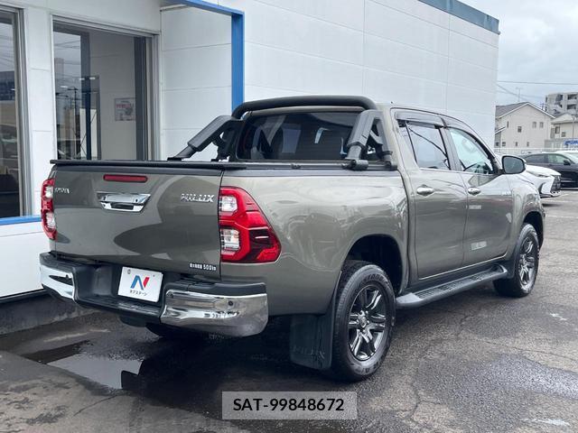 Toyota HILUX 2022-02 8282515-16