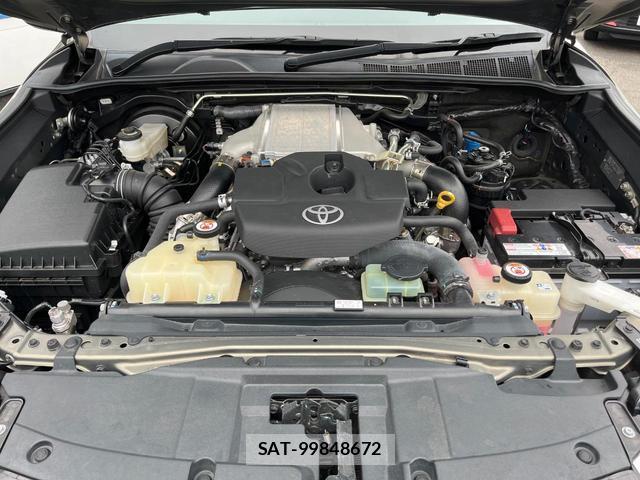 Toyota HILUX 2022-02 8282515-17