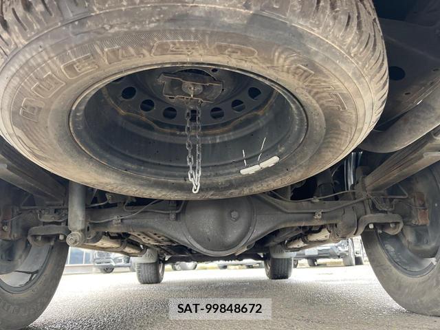Toyota HILUX 2022-02 8282515-18