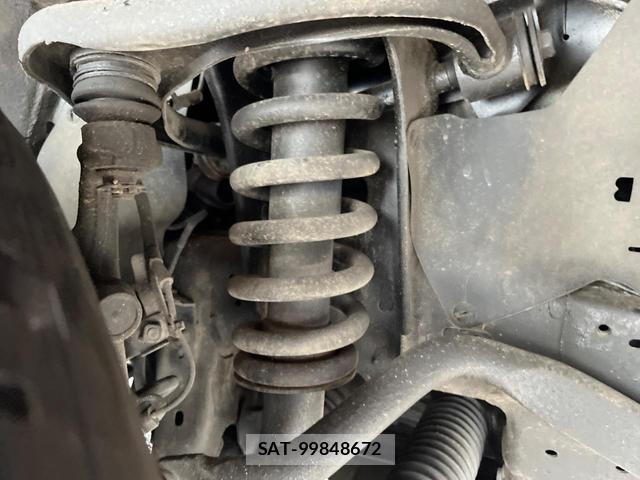Toyota HILUX 2022-02 8282515-19
