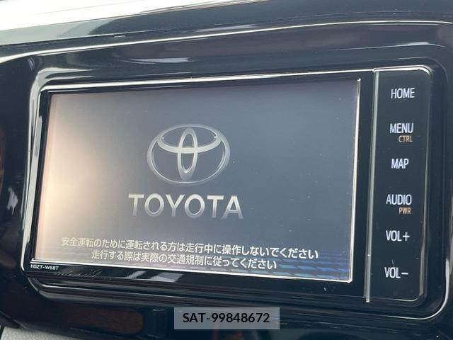 Toyota HILUX 2022-02 8282515-2