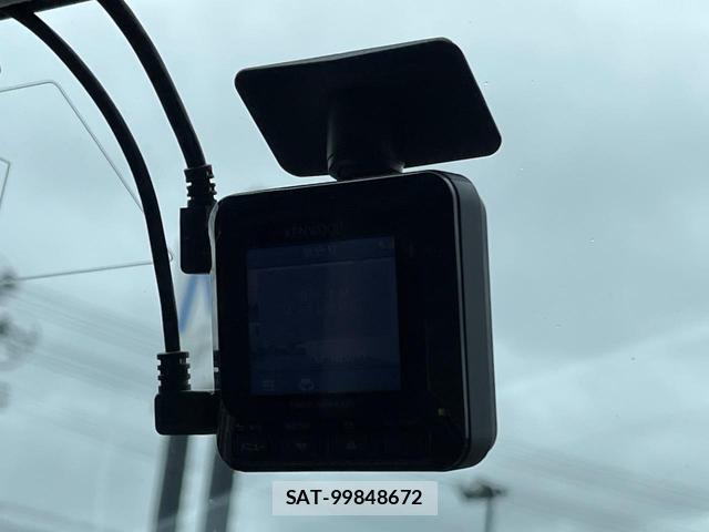 Toyota HILUX 2022-02 8282515-5