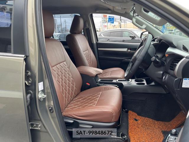 Toyota HILUX 2022-02 8282515-7