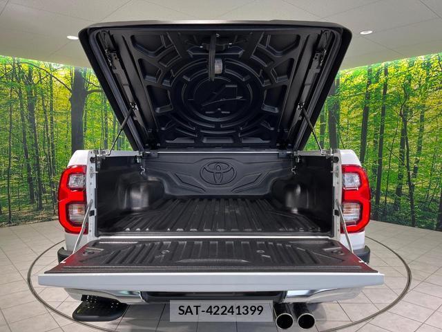 Toyota HILUX 2021-04 8283646-10