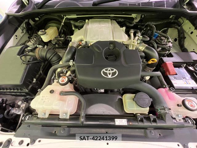 Toyota HILUX 2021-04 8283646-17