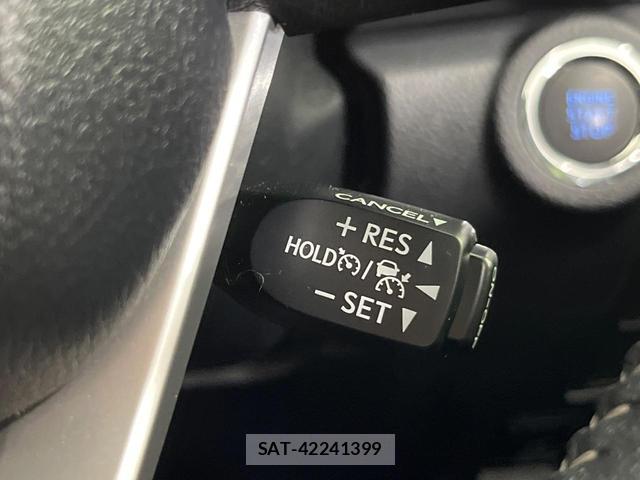 Toyota HILUX 2021-04 8283646-5