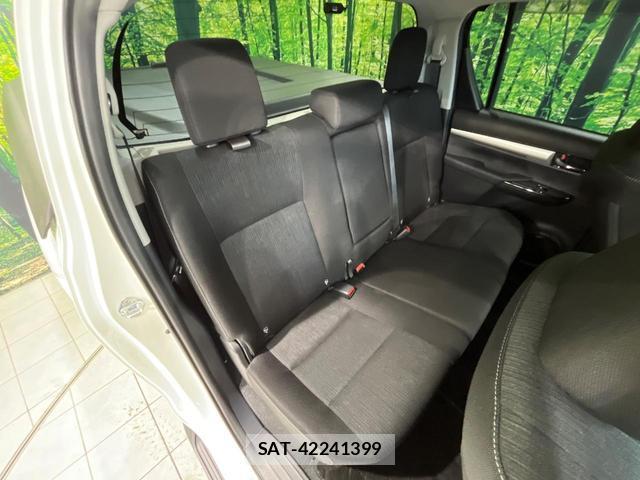 Toyota HILUX 2021-04 8283646-8